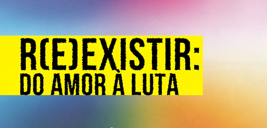 Imagem com fundo em degradê colorido nas cores azul, rosa, roxo, verde, amarelo e laranja. No centro, há uma faixa amarela escrito R(E) EXISTIR: do amor à lua.